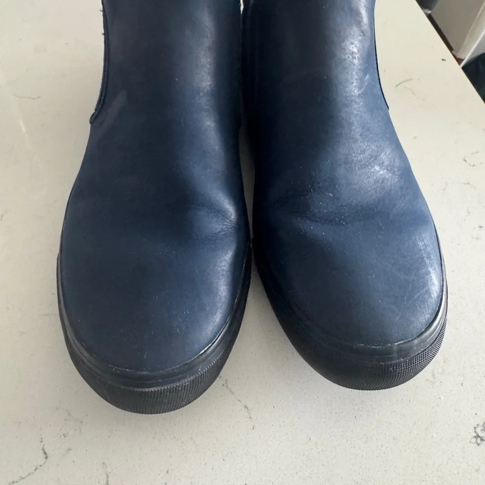UGG size 9 Chelsea Boot Sz 42 WATERPROOF
